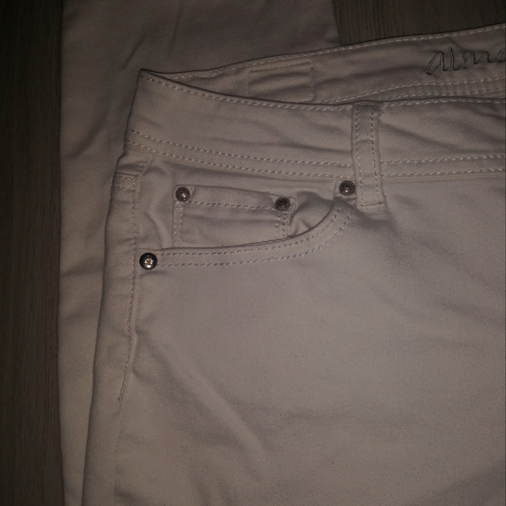 Almost Famous Off-White Skinny Leg Jeans - Size 13 - Picture 5 of 13